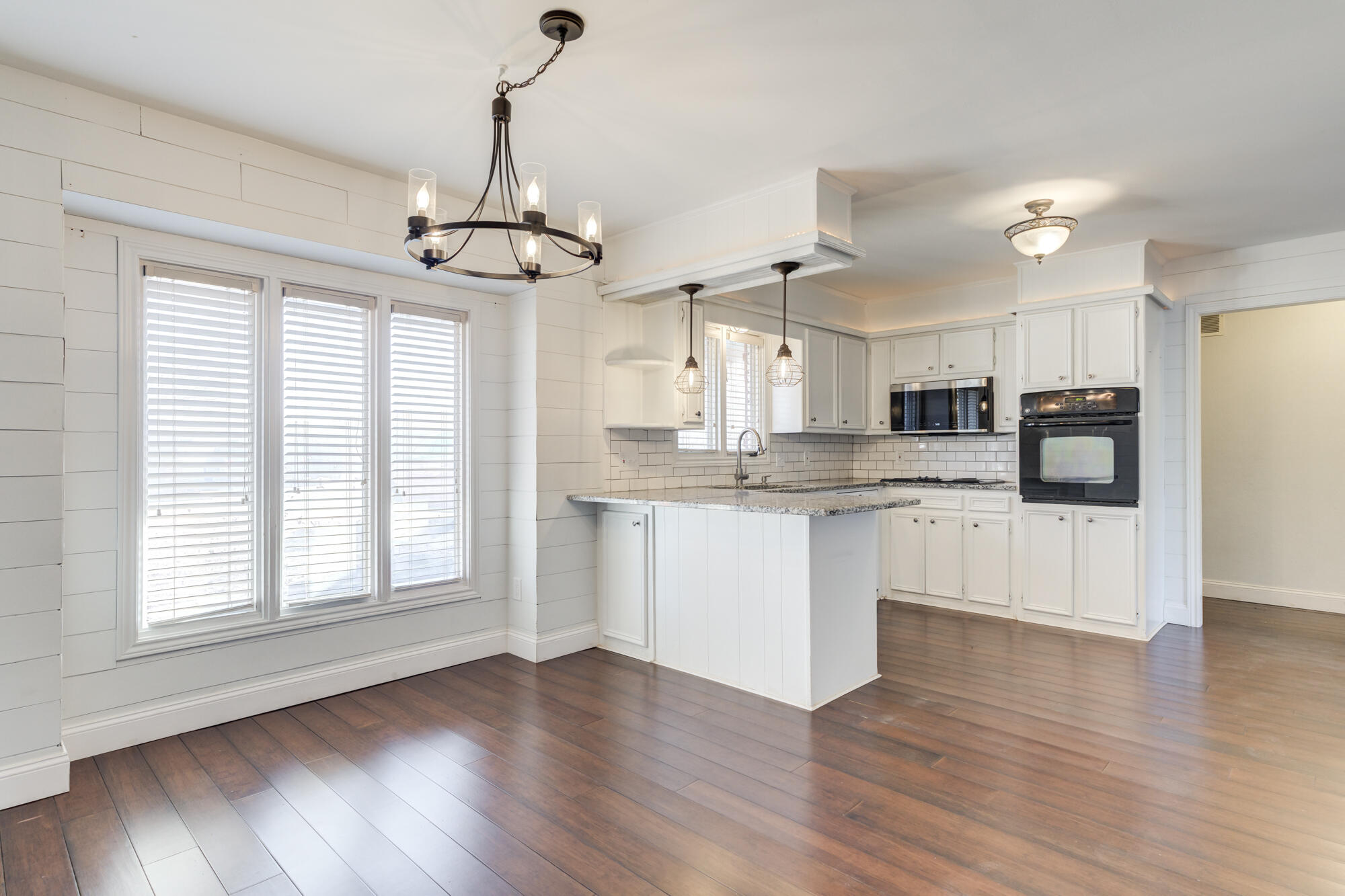 5604 70th Street Lubbock, TX 79424 - Photo 30 of 49 Kitchen/Dining