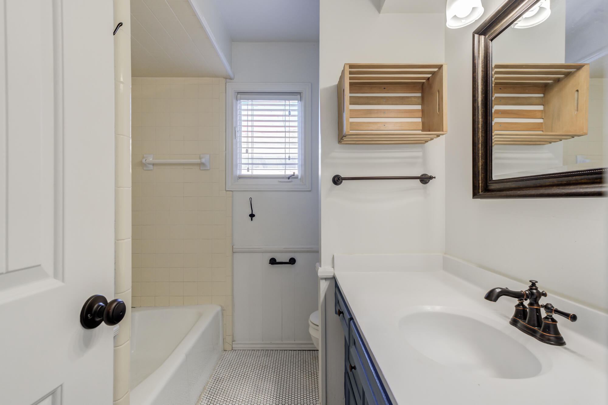 5604 70th Street Lubbock, TX 79424 - Photo 42 of 49 Guest Bath