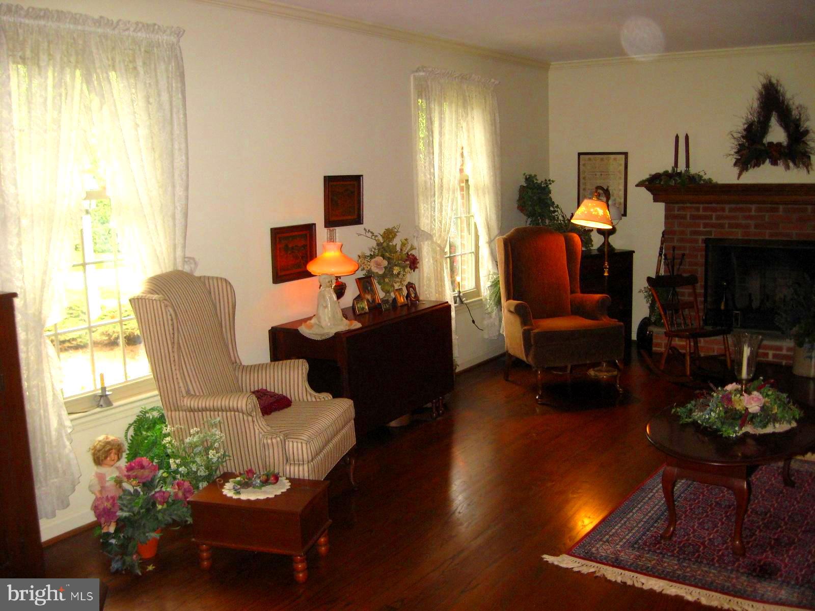 54 Logging Road Leola, PA 17540 - Photo 4 of 23 Living Room