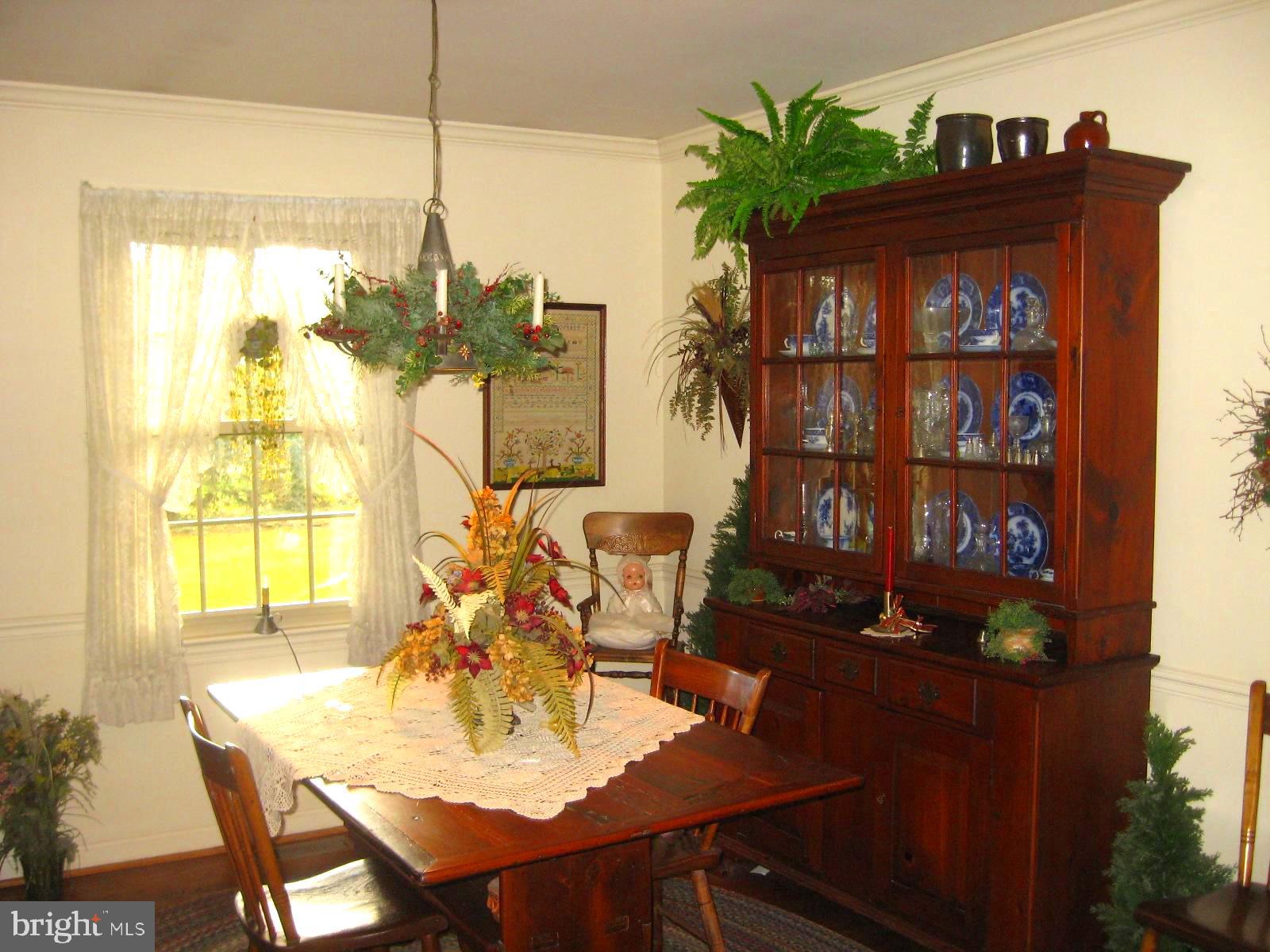 54 Logging Road Leola, PA 17540 - Photo 9 of 23 Dining Room