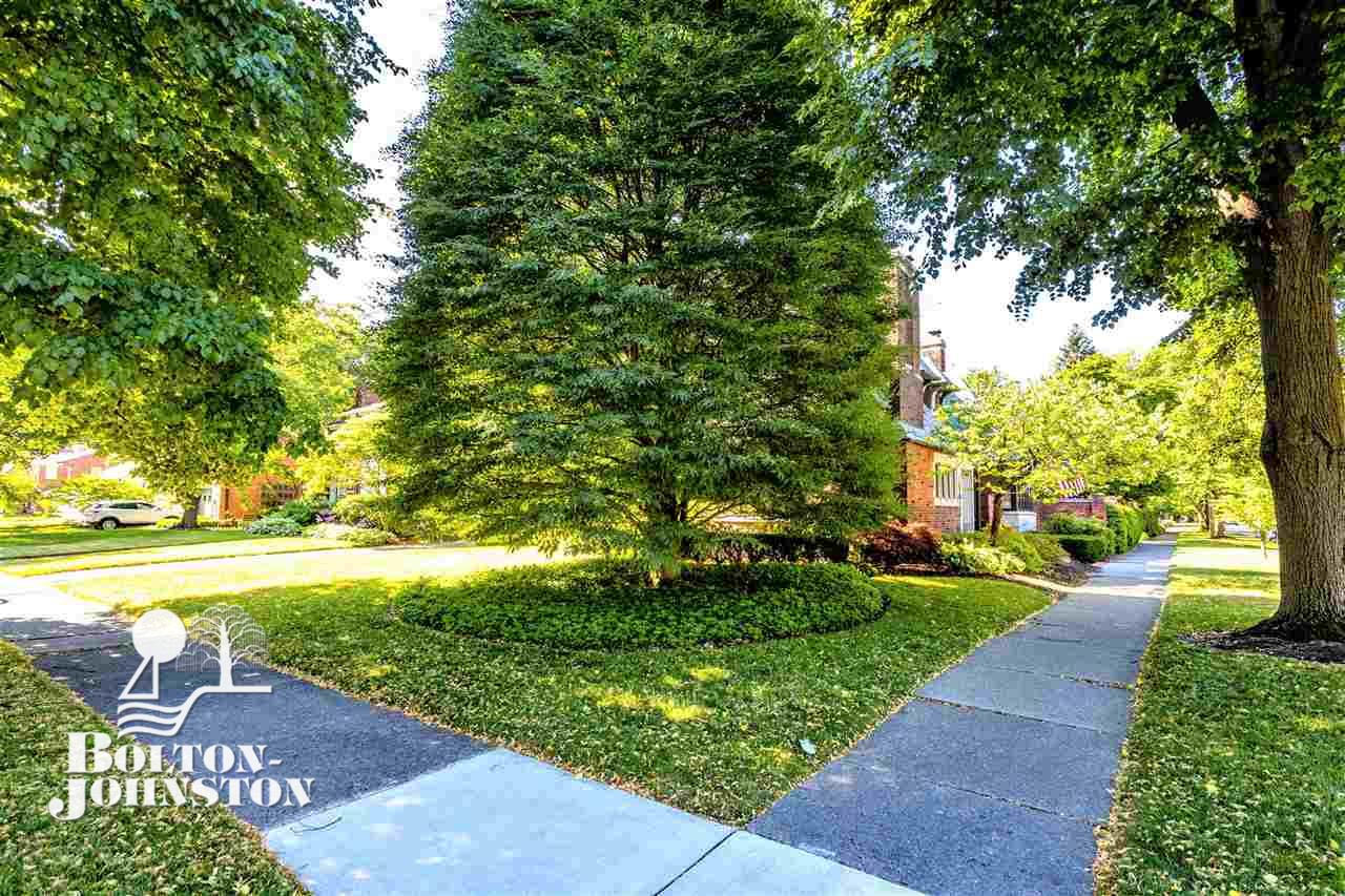 133 Merriweather Road Grosse Pointe, MI 48236 - Photo 55 of 65 50015497-56.JPG