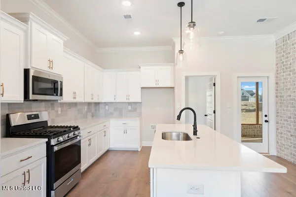 $389,900 | 2984 Eden Lane, Nesbit, MS 38651