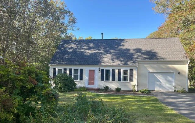 $697,000 | 15 Gunter's Lane, Mashpee, MA 02649