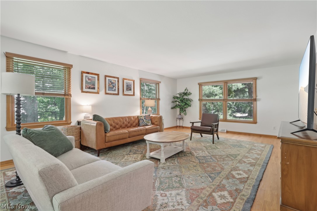 2892 Lander Road Cleveland, OH 44124 - Photo 4 of 36