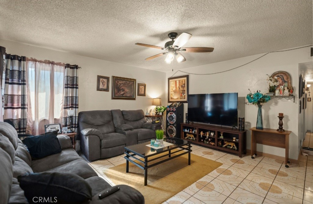 232 Rodriguez Avenue Shafter, CA 93263 - Photo 3 of 18