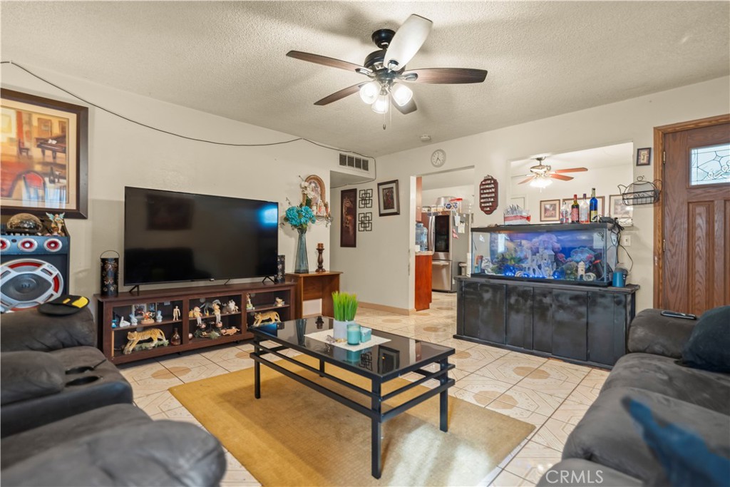 232 Rodriguez Avenue Shafter, CA 93263 - Photo 5 of 18