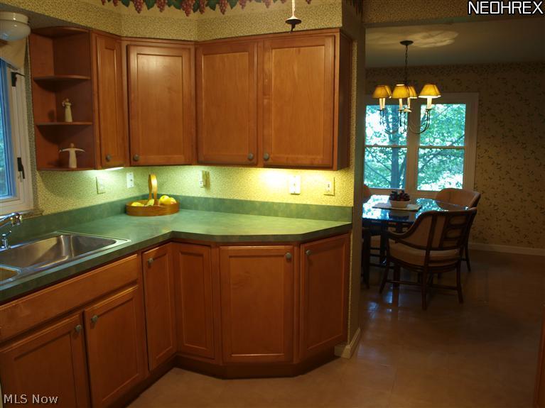 4072 Ellison Road South Euclid, OH 44121 - Photo 7 of 20