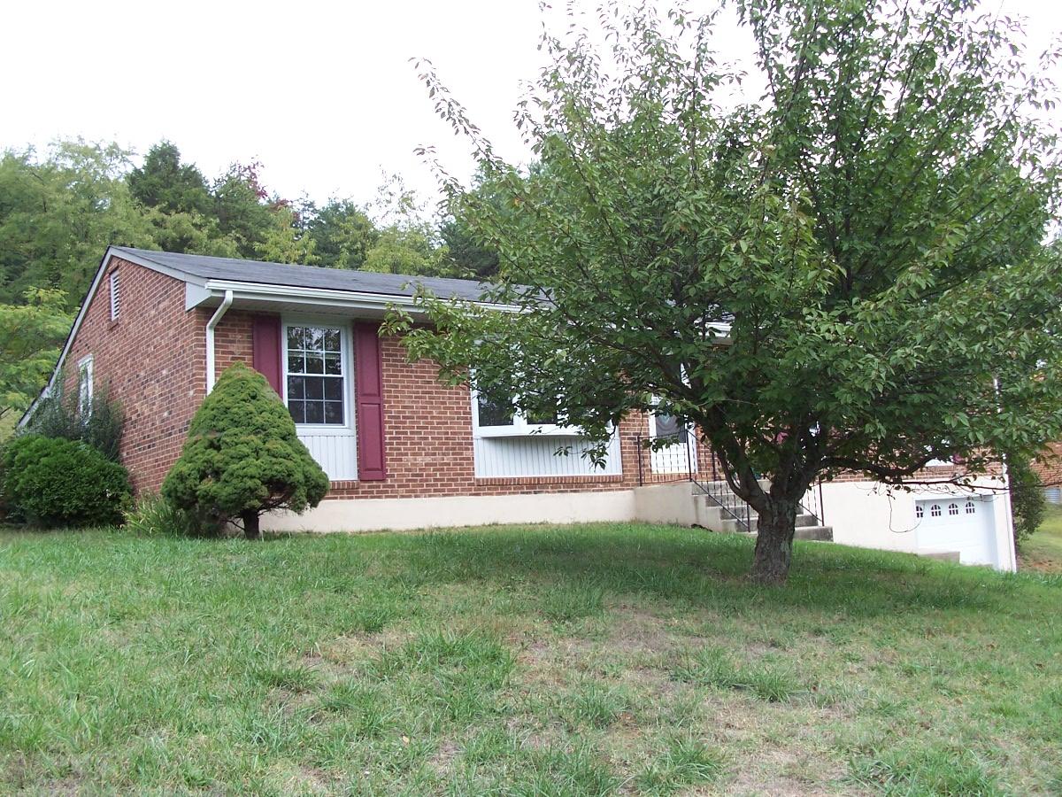 6232 Merriman Road Roanoke, VA 24018 - Photo 1 of 12 Main View