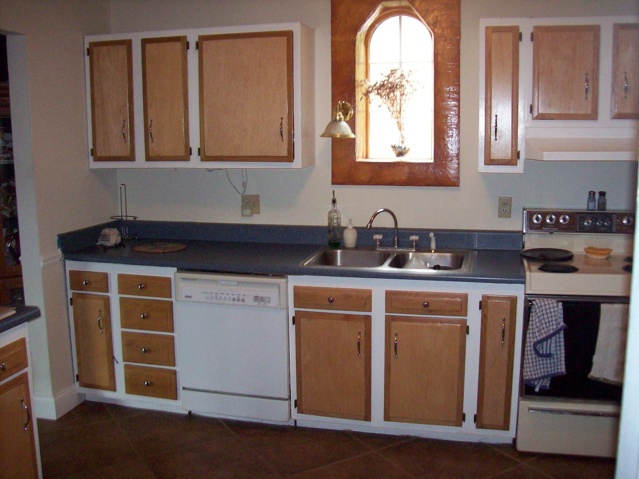 6232 Merriman Road Roanoke, VA 24018 - Photo 5 of 12 Kitchen2