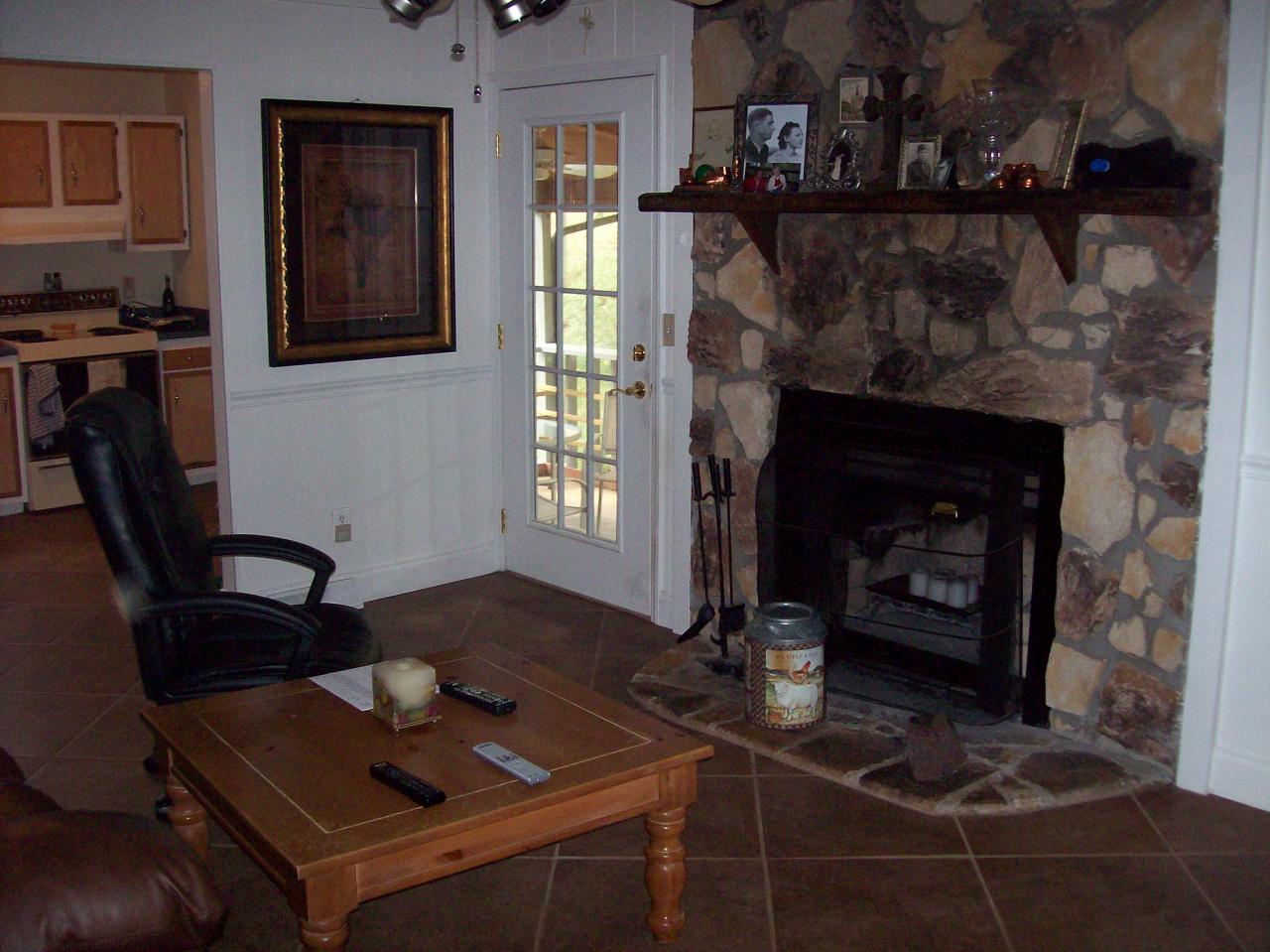 6232 Merriman Road Roanoke, VA 24018 - Photo 6 of 12 Family Room