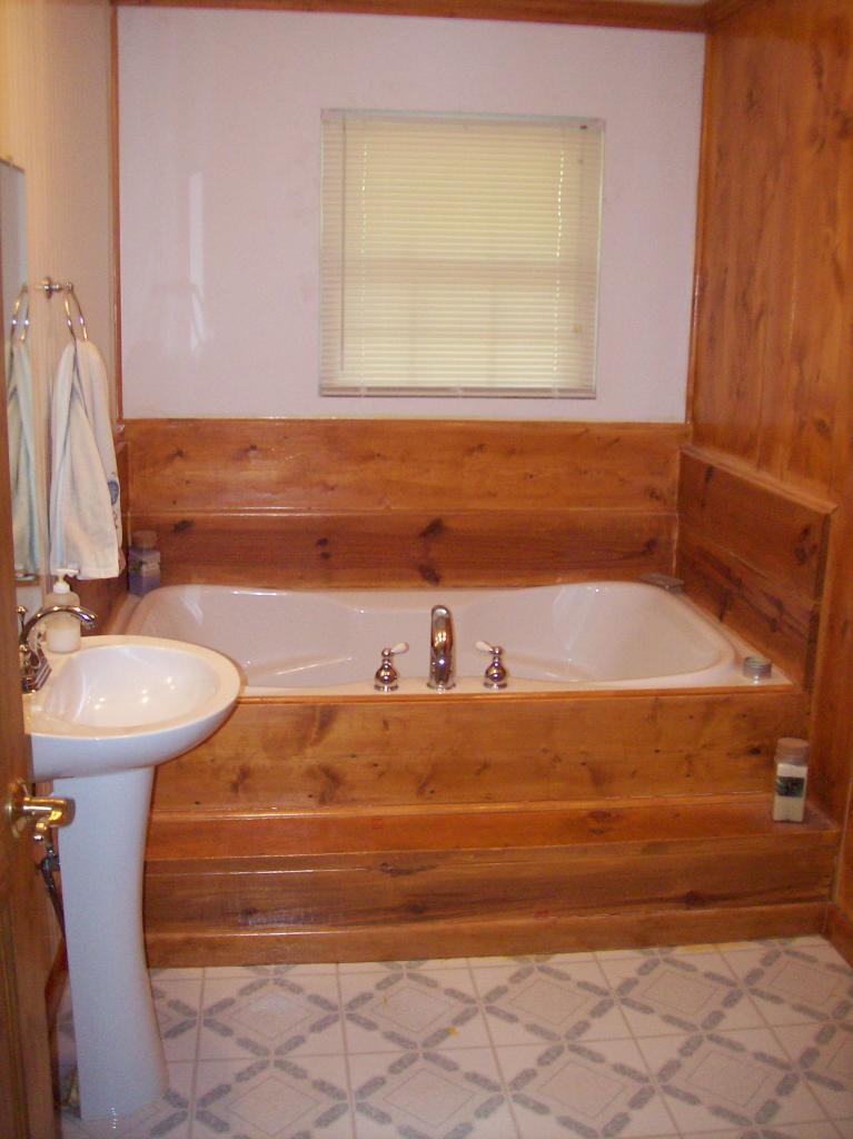 6232 Merriman Road Roanoke, VA 24018 - Photo 7 of 12 Hall bath