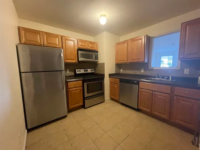 $2,000 | 836 Broadway, Unit 3R, Bayonne, NJ 07002