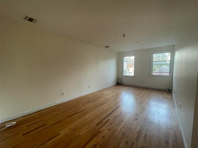 $2,000 | 836 Broadway, Unit 3R, Bayonne, NJ 07002