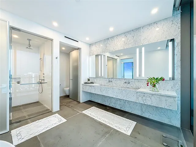 $2,975,000 | 2000 South Ocean Drive, Unit 12A, Hallandale Beach, FL 33009