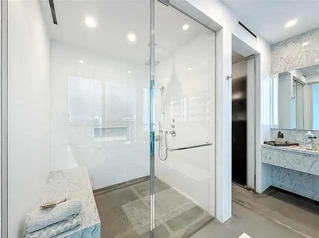 $2,975,000 | 2000 South Ocean Drive, Unit 12A, Hallandale Beach, FL 33009