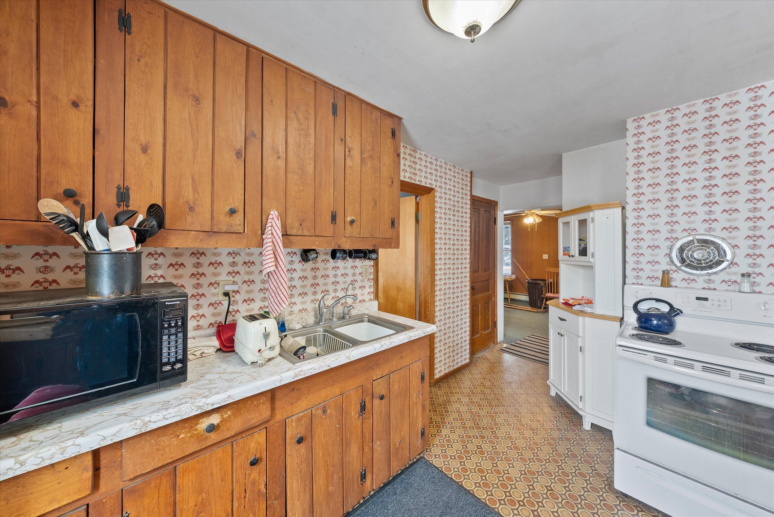 3661 Blue Goose Road West Bend, WI 53095 - Photo 9 of 66 09-Kitchen