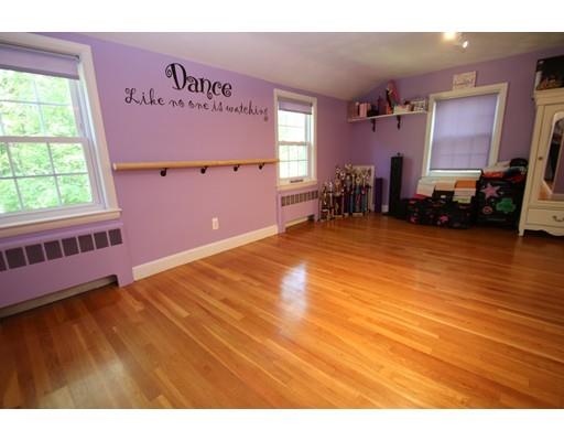 75 Robin Hood Road Stoneham, MA 02180 - Photo 17 of 27 Gallery Image 17