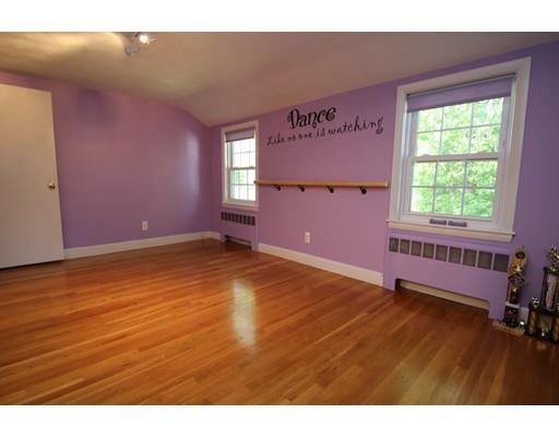 75 Robin Hood Road Stoneham, MA 02180 - Photo 18 of 27 Gallery Image 18