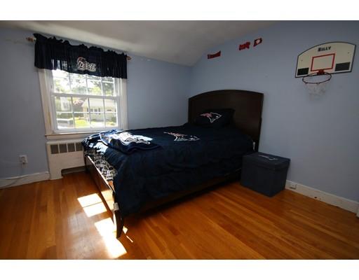 75 Robin Hood Road Stoneham, MA 02180 - Photo 20 of 27 Gallery Image 20
