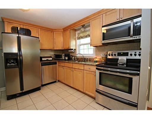 75 Robin Hood Road Stoneham, MA 02180 - Photo 3 of 27 Gallery Image 3