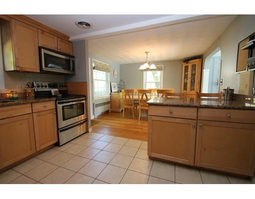 75 Robin Hood Road Stoneham, MA 02180 - Photo 4 of 27 Gallery Image 4
