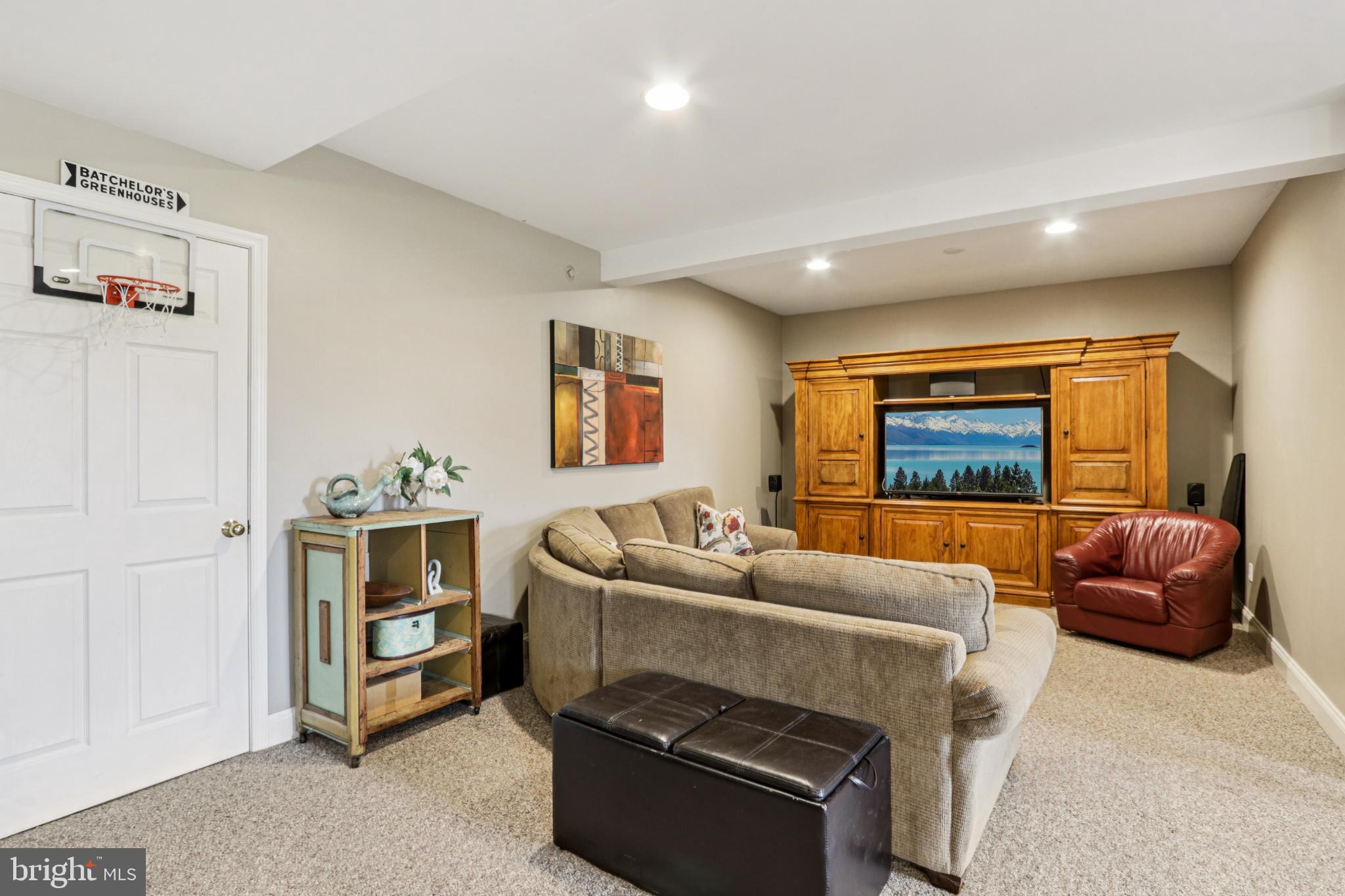 506 Stony Run Road Spring City, PA 19475 - Photo 43 of 74 Cozy entertainment space for relaxation.