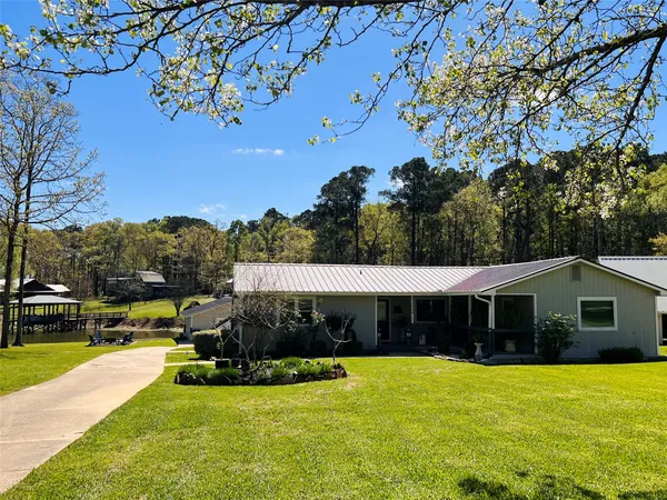 $465,000 | 1776 Lakeshore Drive, Hemphill, TX 75948