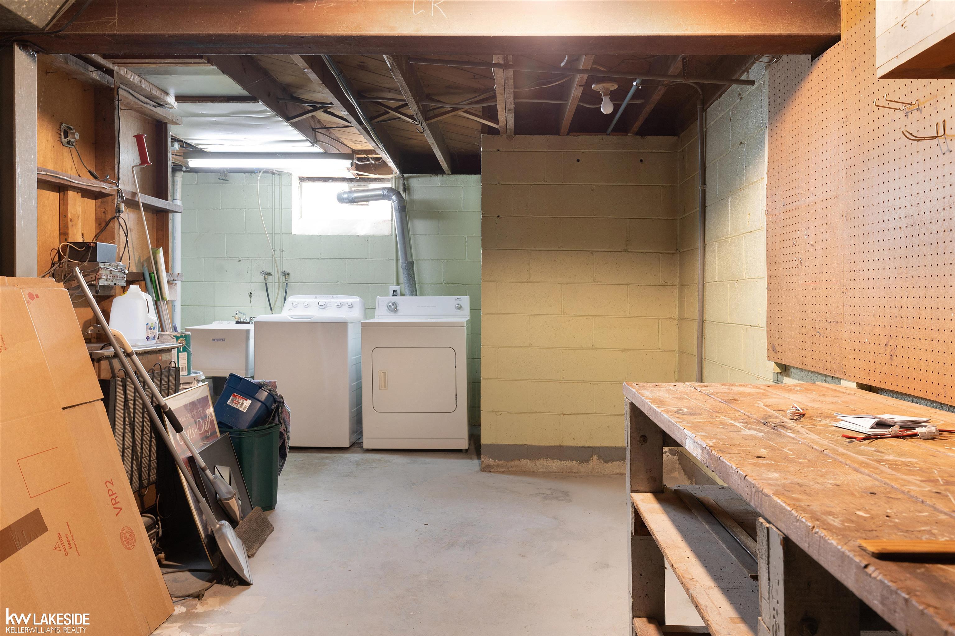 2174 Hawthorne Road Grosse Pointe, MI 48236 - Photo 34 of 43 50139434-1057de33-99a0-40b4-bdf9-f921b7245e68.JPG