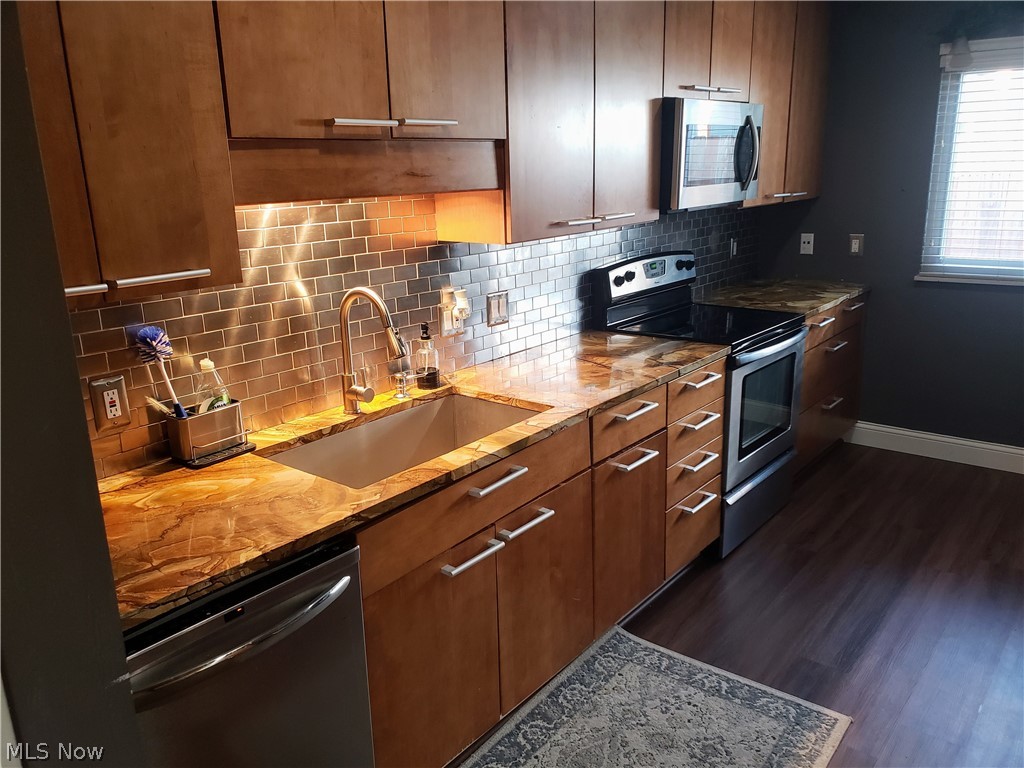 303 Barrett Road Berea, OH 44017 - Photo 6 of 11 Gallery Image 6