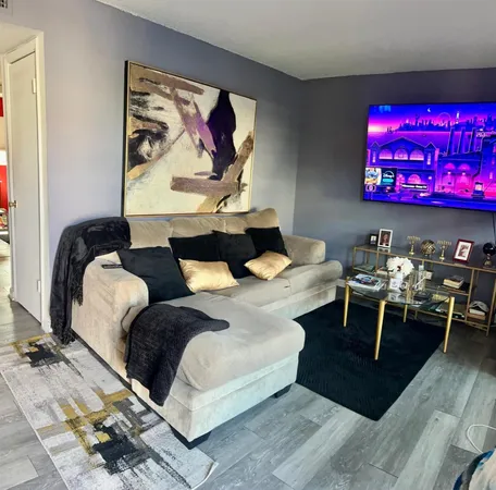$158,900 | 1333 South Dixie Highway, Unit 202, Deerfield Beach, FL 33441