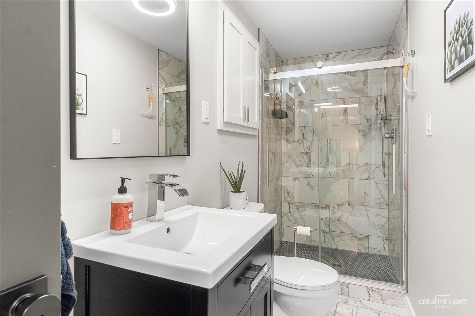 545 Gordon Drive Crete, IL 60417 - Photo 7 of 24 a bathroom with a sink toilet a mirror and shower