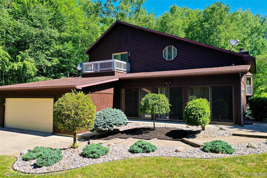 9341 Pettit Road Birch Run, MI 48415 - Photo 1 of 76