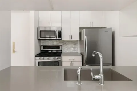 $8,980 | 1 Union Square South, Unit 15J | Greenwich Village