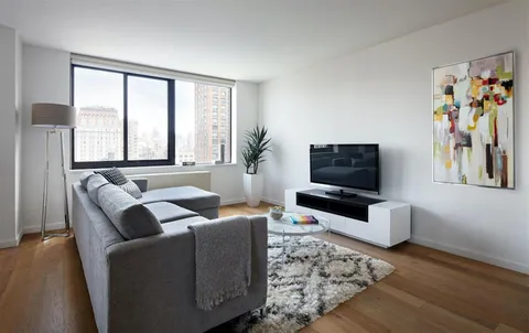 $8,980 | 1 Union Square South, Unit 15J | Greenwich Village