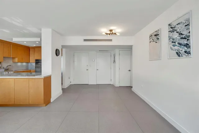 $3,400 | 11930 North Bayshore Drive, Unit 404, North Miami, FL 33181