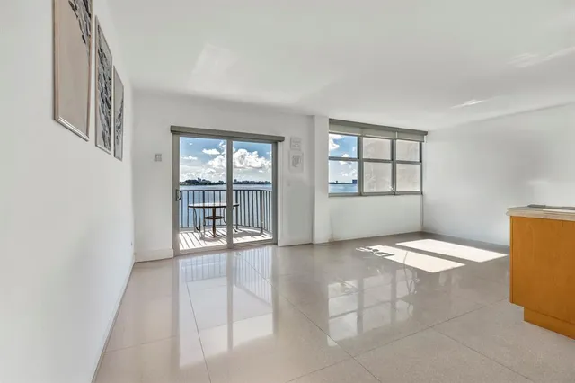 $3,400 | 11930 North Bayshore Drive, Unit 404, North Miami, FL 33181