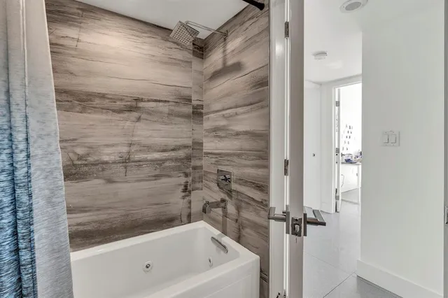 $3,400 | 11930 North Bayshore Drive, Unit 404, North Miami, FL 33181