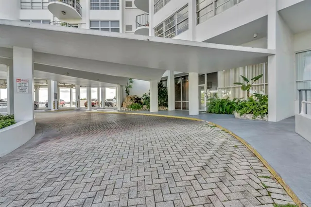 $3,400 | 11930 North Bayshore Drive, Unit 404, North Miami, FL 33181