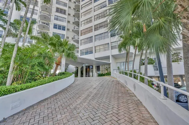 $3,400 | 11930 North Bayshore Drive, Unit 404, North Miami, FL 33181