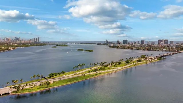 $3,400 | 11930 North Bayshore Drive, Unit 404, North Miami, FL 33181