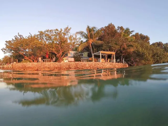 $7,900,000 | 95480-90 Overseas Highway, Key Largo, FL 33037