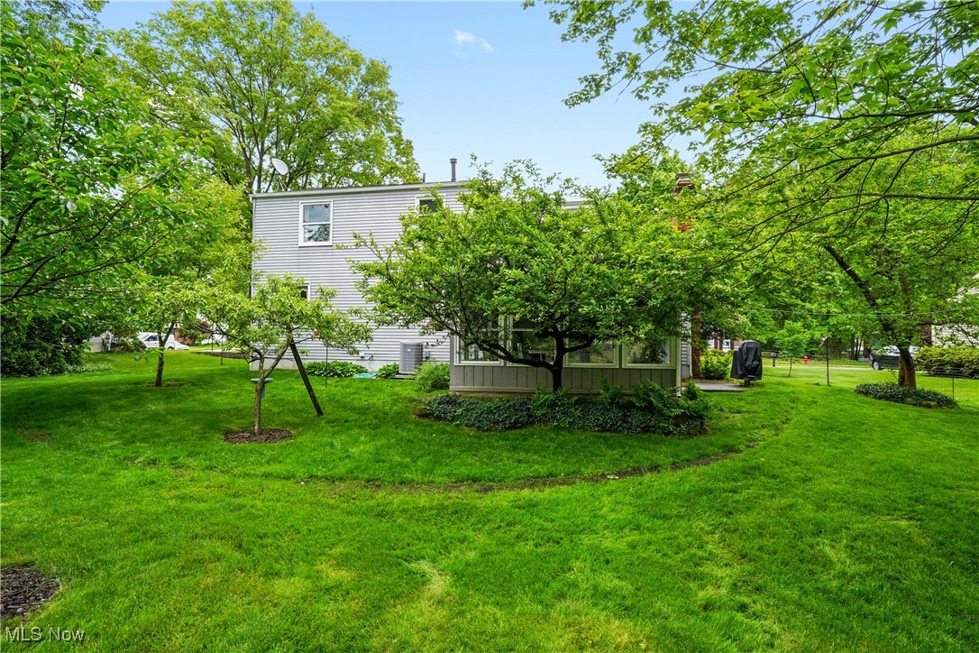 4190 Springdale Road Stow, OH 44224 - Photo 32 of 38 View of green lawn