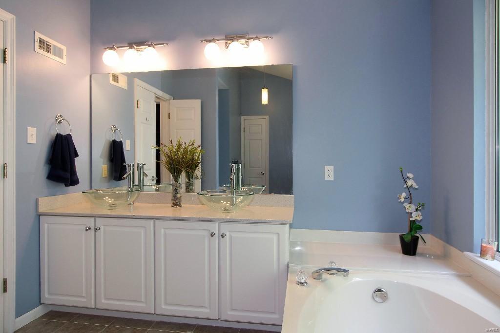 1336 Richland Meadows Drive Ballwin, MO 63021 - Photo 16 of 30 Gallery Image 16