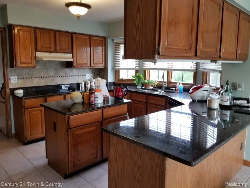 30728 Country Ridge Circle Farmington Hills, MI 48331 - Photo 10 of 13