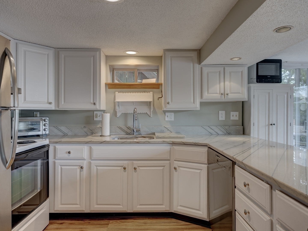 31 Pine Tree Drive Holland, MA 01521 - Photo 13 of 38