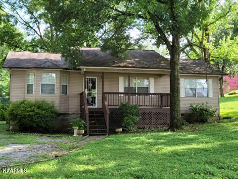 3918 Meredith Road Knoxville, TN 37921 - Photo 1 of 27 House Front
