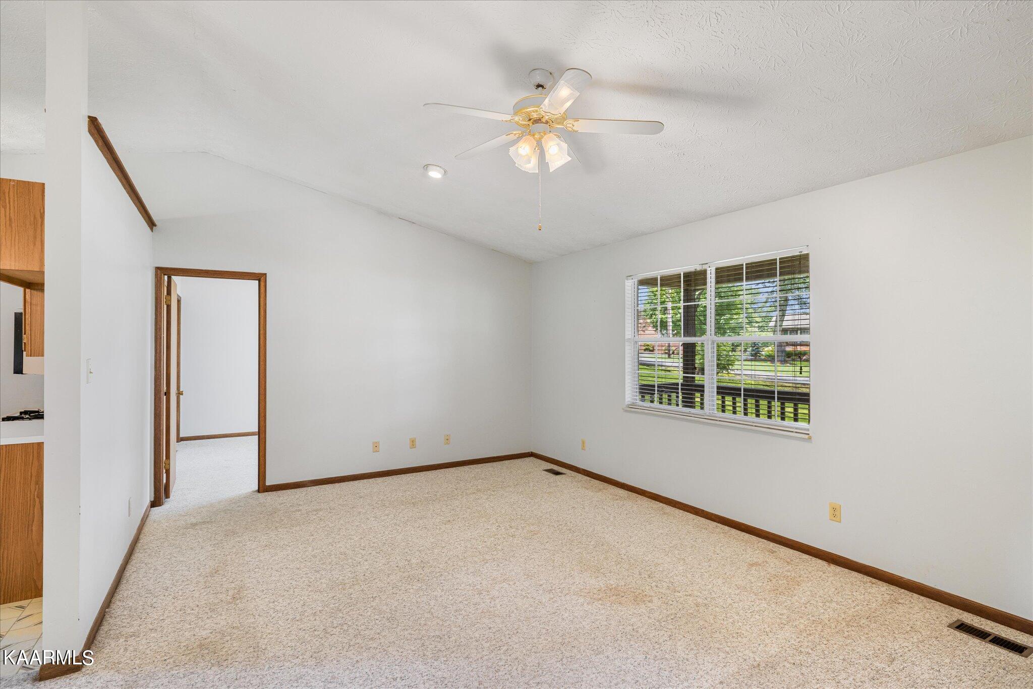 3918 Meredith Road Knoxville, TN 37921 - Photo 8 of 27 08-IMG_0204