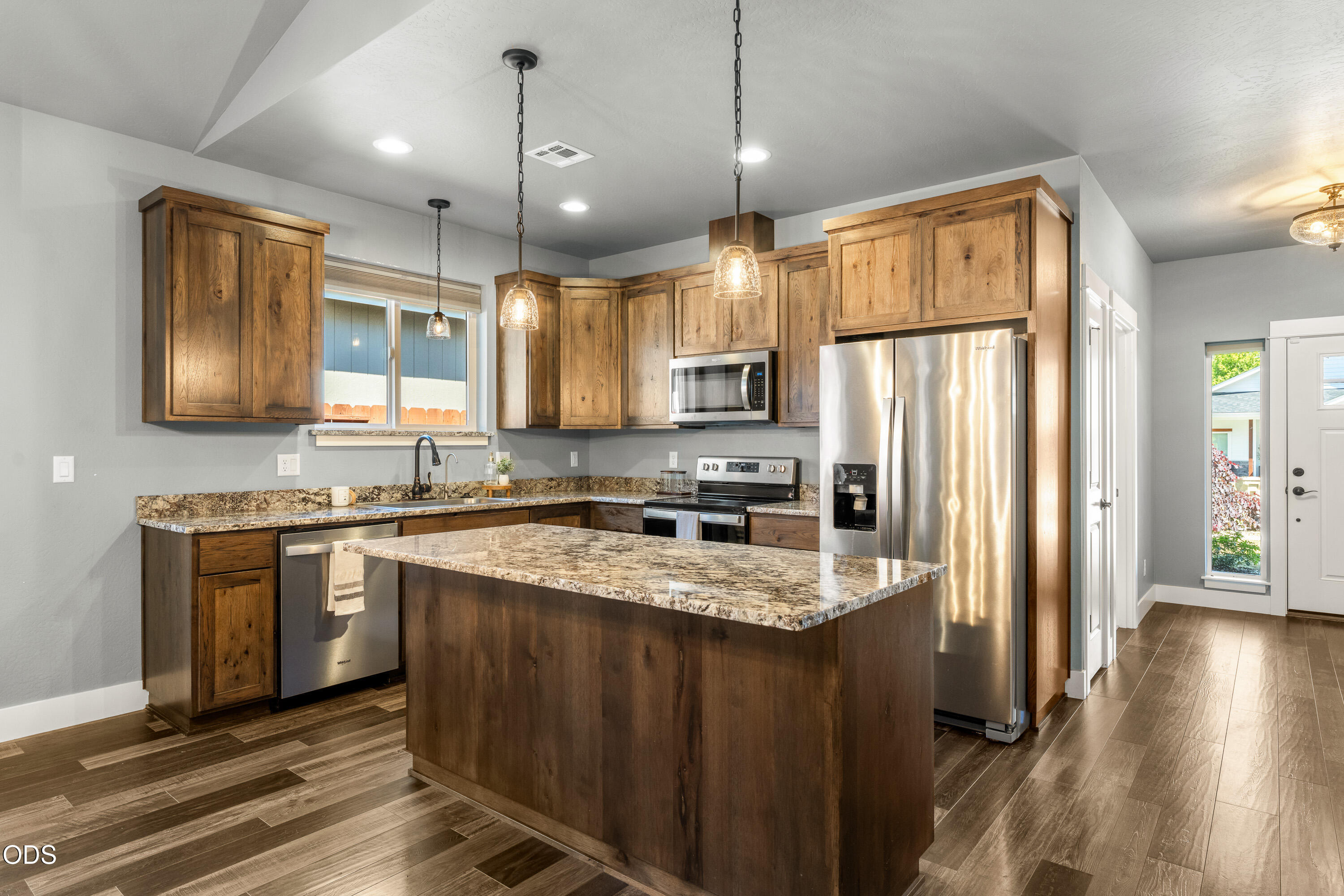 2113 Kayleigh Way Grants Pass, OR 97526 - Photo 6 of 32
