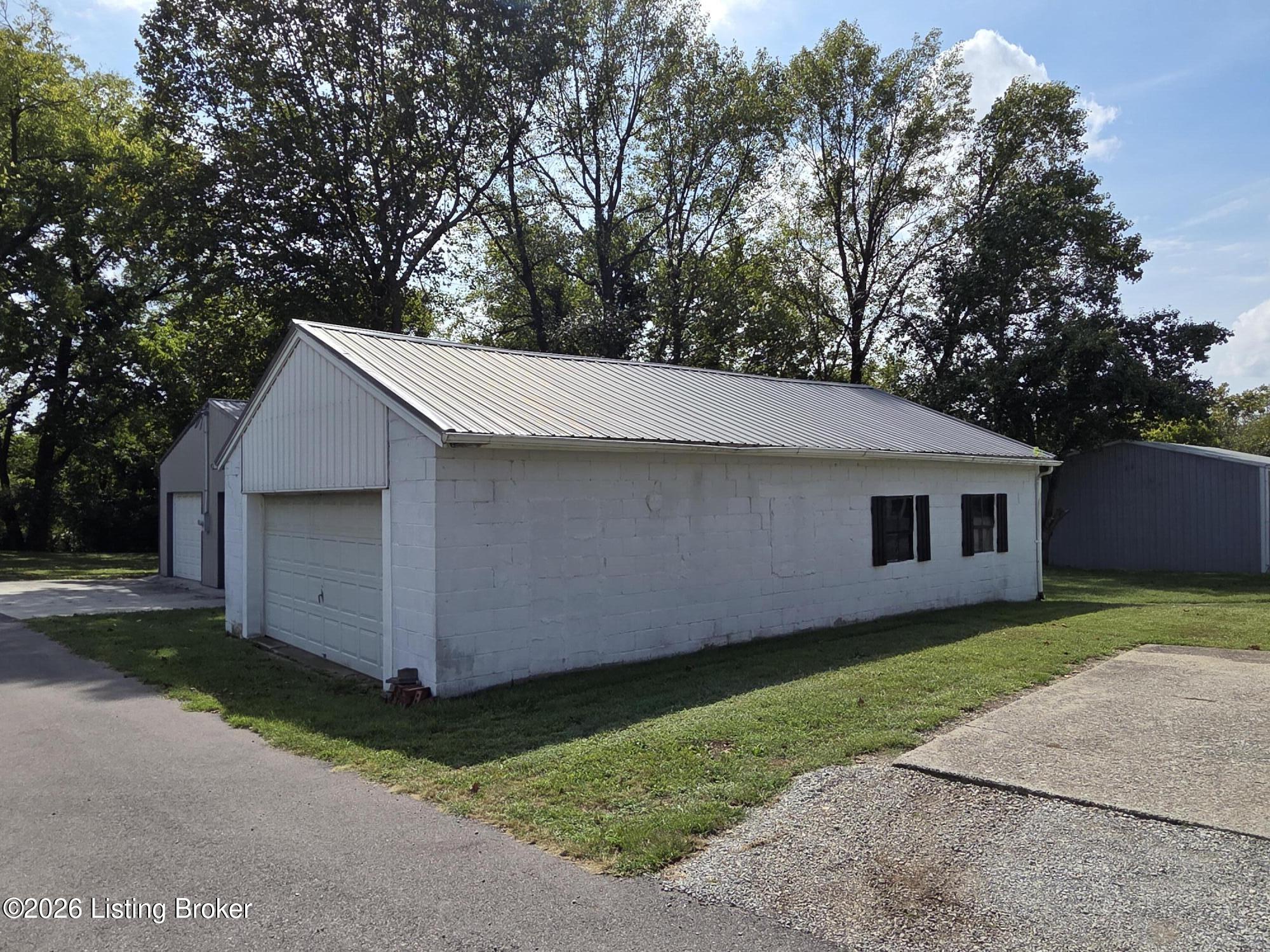 115 Perry Street Bloomfield, KY 40008 - Photo 11 of 39 20260921_145452