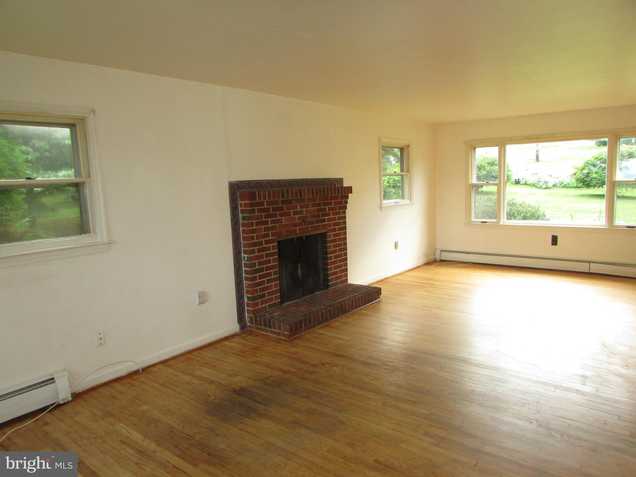 7958 McKaig Road Frederick, MD 21701 - Photo 12 of 22 Living Room